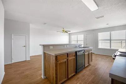 4524 Alamosa Street, Fort Worth, TX 76119 - Photo 4