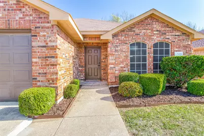 709 S Emma Drive, Arlington, TX 76002 - Photo 2