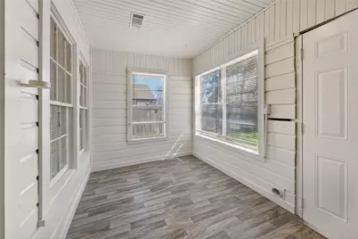 302 E 10th Street, Bonham, TX 75418 - Photo 18