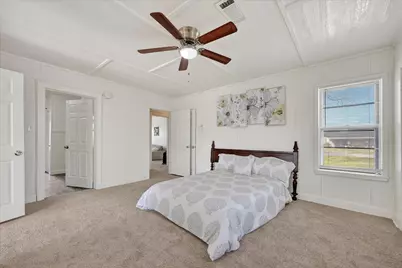 302 E 10th Street, Bonham, TX 75418 - Photo 12