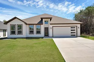 2513 Austin Ct, Granbury, TX 76048 - Photo 2