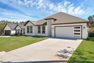 2513 Austin Ct, Granbury, TX 76048 - Photo 2