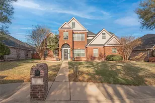 210 Sendero Dr, Waxahachie, TX 75165 - Photo 2