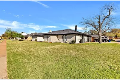 2809 Wood Wind Drive, Pantego, TX 76013 - Photo 2