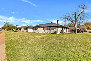 2809 Wood Wind Dr, Pantego, TX 76013 - Photo 2