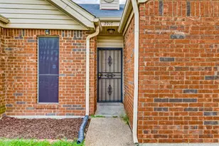 2917 Tanglewood Dr, Lancaster, TX 75134 - Photo 2