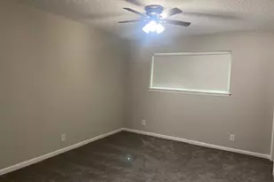 1013 SE 3rd St, Grand Prairie, TX 75051 - Photo 6