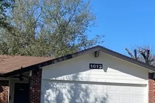 1013 SE 3rd St, Grand Prairie, TX 75051 - Photo 2