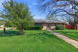 1408 Primrose Ln, Cisco, TX 76437 - Photo 2