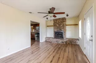 617 NW 9th St, Mineral Wells, TX 76067 - Photo 4