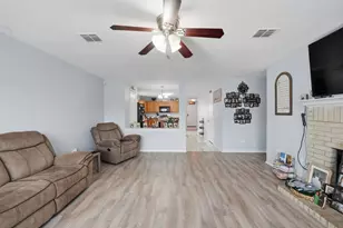 2458 Manchester Ln, Lancaster, TX 75134 - Photo 6