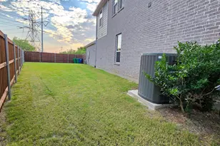 909 Carnation Dr, Crowley, TX 76036 - Photo 4