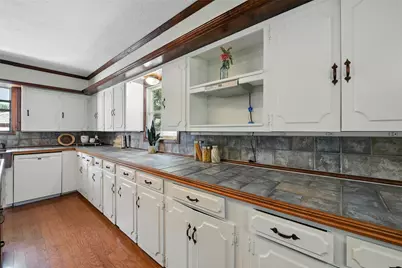 1323 Dublin Street, Grapevine, TX 76051 - Photo 4