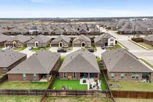 11028 Los Alamos Dr, Aubrey, TX 76227 - Photo 2