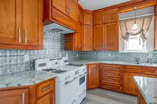 1014 W Arlington Ave, Fort Worth, TX 76110 - Photo 2
