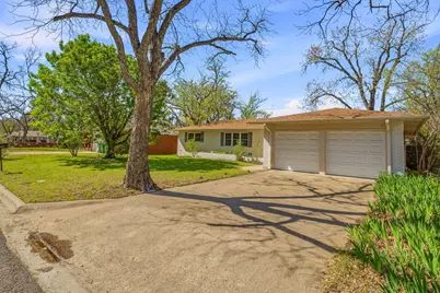 1310 N Cleveland Avenue, Stephenville, TX 76401 - Photo 4