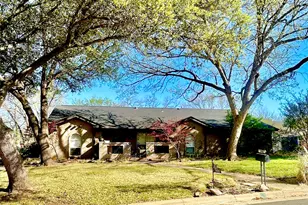 1900 Cripple Creek Dr, Euless, TX 76039 - Photo 1