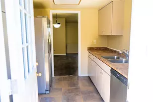 65 W Townhouse Ln, Grand Prairie, TX 75052 - Photo 8