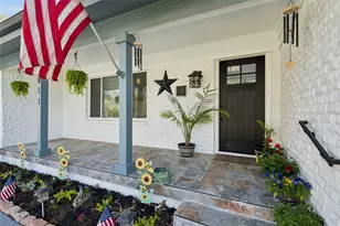 911 Vine St, Euless, TX 76040 - Photo 4