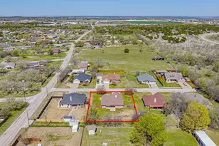 1909 Lazy Ct, Granbury, TX 76048 - Photo 28