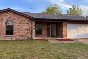 737 Ash St, Burleson, TX 76028 - Photo 14