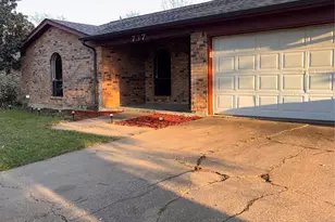 737 Ash St, Burleson, TX 76028 - Photo 6