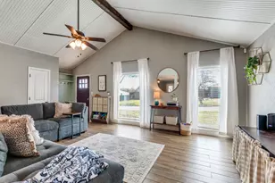 716 Thousand Oaks Dr, Hurst, TX 76054 - Photo 4