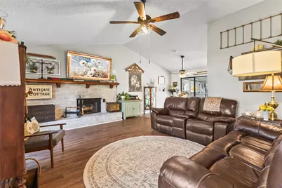 3906 Castlehill Court, Arlington, TX 76016 - Photo 2