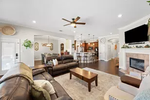 409 Emerald Ct, Burleson, TX 76028 - Photo 10