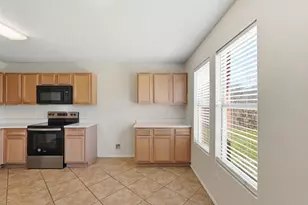 2932 Marco Dr, Grand Prairie, TX 75052 - Photo 10