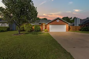 812 Minuteman Dr, Blue Mound, TX 76131 - Photo 1