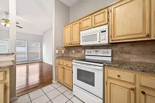 2207 Dallas Dr, Carrollton, TX 75006 - Photo 12