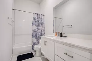 114 E Chester Ct, Dallas, TX 75203 - Photo 2