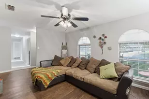 216 NE Cindy Ln, Burleson, TX 76028 - Photo 8