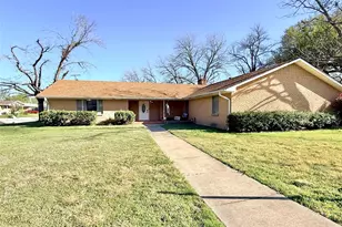 429 Agnes Ave, Marlin, TX 76661 - Photo 2