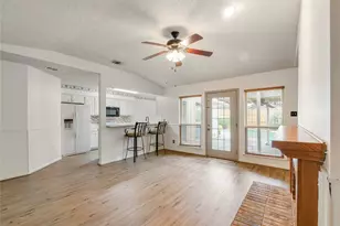 269 E Ridgegate Dr, Garland, TX 75040 - Photo 8