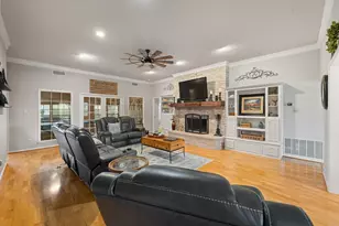 1004 Canyon Ct, Cleburne, TX 76033 - Photo 4