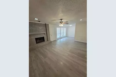 521 E Jay Court, DeSoto, TX 75115 - Photo 2