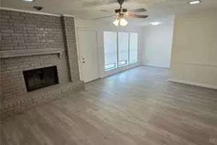 521 E Jay Ct, DeSoto, TX 75115 - Photo 2