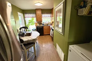 215 E 15th St, Irving, TX 75060 - Photo 10