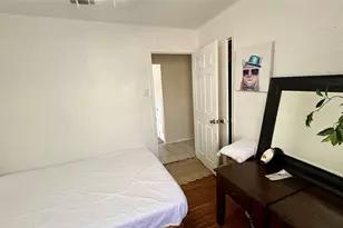 215 E 15th St, Irving, TX 75060 - Photo 16
