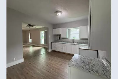 915 NE 1st Street, Mineral Wells, TX 76067 - Photo 6