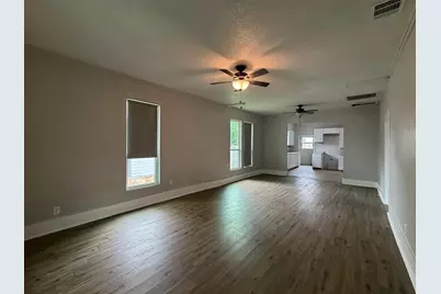 915 NE 1st Street, Mineral Wells, TX 76067 - Photo 10