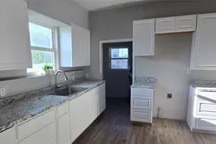 915 NE 1st St, Mineral Wells, TX 76067 - Photo 12