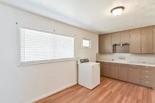 344 NW Renfro St, Burleson, TX 76028 - Photo 8