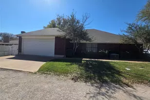 1404 Roanoake Dr, Graham, TX 76450 - Photo 6