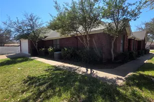 1404 Roanoake Dr, Graham, TX 76450 - Photo 4