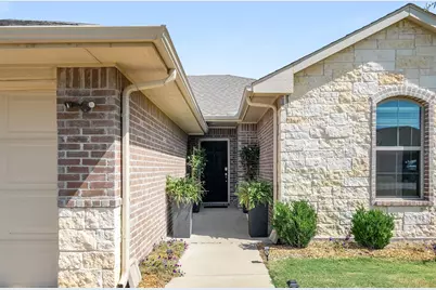 106 Willowbend Loop, Mabank, TX 75147 - Photo 2