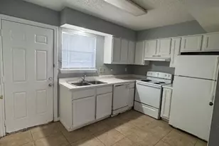 2822 Wimbledon Ct, Garland, TX 75041 - Photo 4