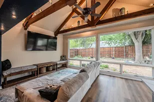 1227 Farnham Ct E, Irving, TX 75062 - Photo 10